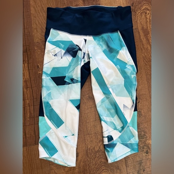 Under Armour crop compression leggings Sz large - Picture 1 of 8